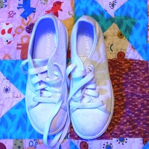 White heelys size 3